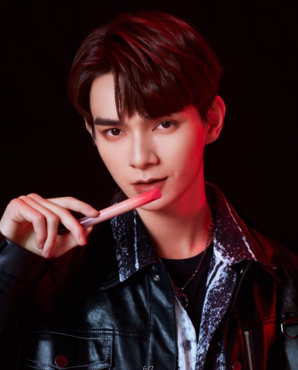 HE CHANGXI / 何昶希